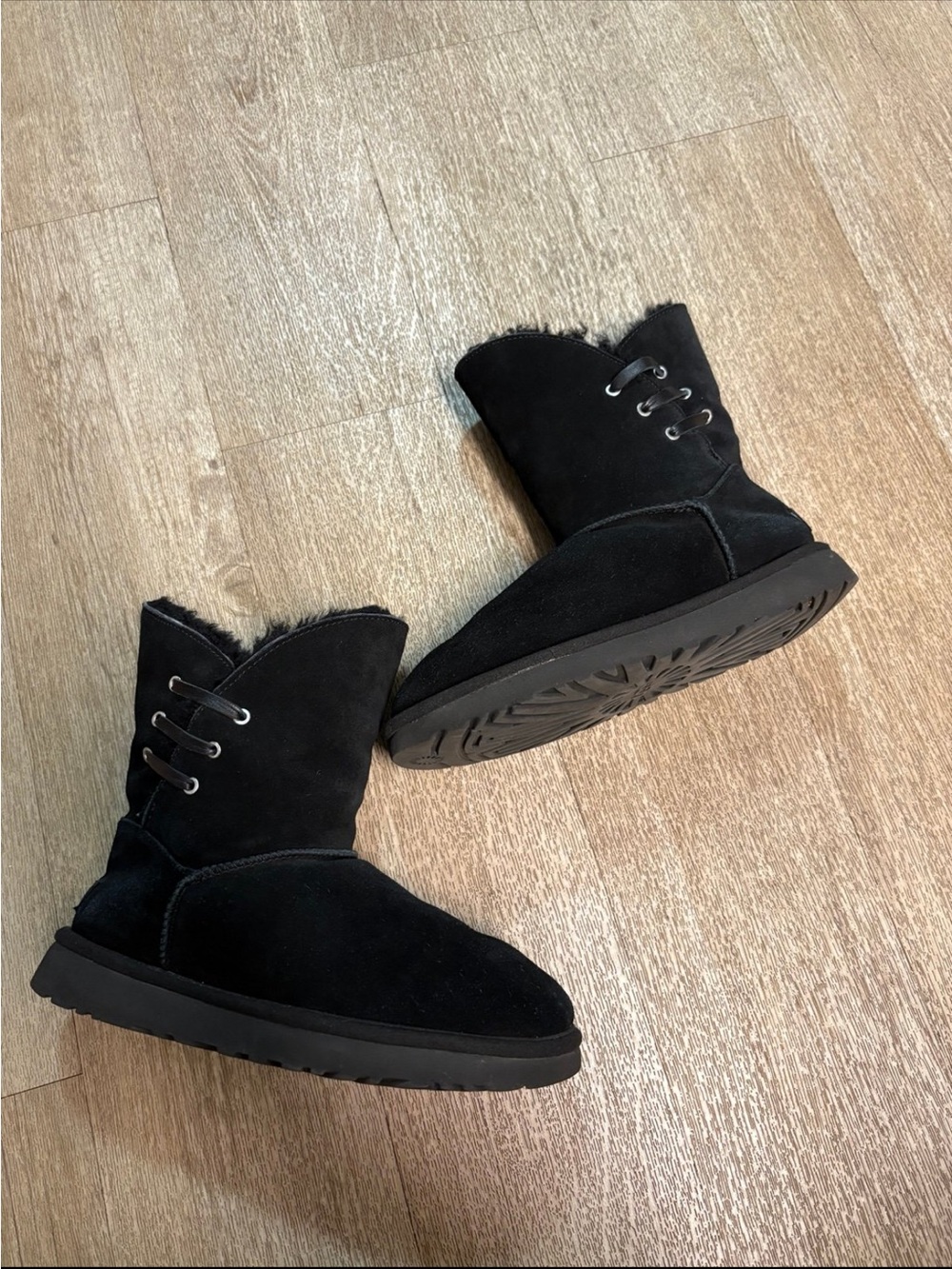 UGG CONSTATINE BLACK BOOTS SIZE 8